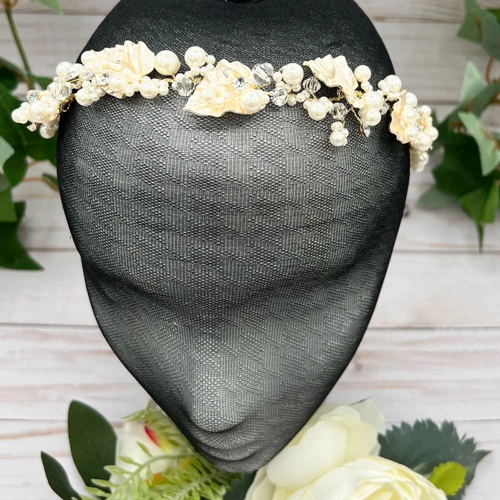 High Quality Pearls and Beads Wedding Headband, Brand New. - Picture 5 of 7